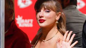 Taylor Swift dazzles in gold dress