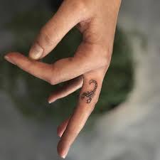 Hand Tattoo Ideas For Girls Best Female Hand Tattoos In 2020 Scorpion Tattoo Hand Tattoos For Women Body Art Tattoos