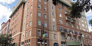 Pets are welcome at holiday inn savannah historic district. Savannah Hotels On The River Holiday Inn Express Savannah Historic District