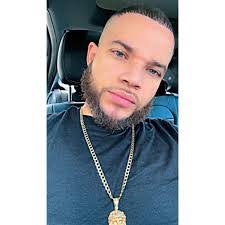 Carlos Rigoberto's Instagram, Twitter & Facebook