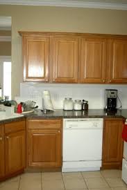 oak kitchen cabinets wall color