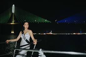 She is simplicity,...