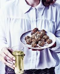 Truffes Croustillantes Chocolat Noir Et Crepes Dentelle Pour 10 Personnes Recettes Elle Recette Croustillant Chocolat Recette De Noel Facile Alimentation