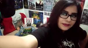 Martha Thrash vocalista y guitarra de Born in The Moshpit de Ica.