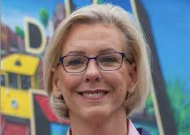 Jane Castor, out lesbian mayor of Tampa re-elected