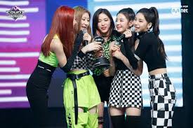 The 35th golden disc awards hailed red velvet and itzy as winners for the best digital song awards for receiving big love throughout 2020. Twice Red Velvet And Itzy Named Worst Dressed K Pop Artists Of 2019