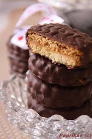 Sables Chocolates Fourres A La Creme Au Citron Paprikas Gateau Oriental Facile Gateau Facile Et Original Gateaux Et Desserts