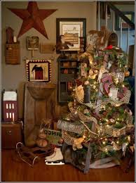 Primitive Country Christmas Decor 18 Country And Primitive Home Decor Primitive Christmas Tree Primitive Country Christmas Primitive Christmas Decorating
