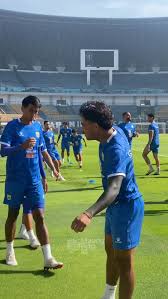 Pemain Persib Bandung melakukan Official Training Menjelang melawan Arema FC  di BRI Super league, Stadion Gelora Bandung Lautan Api, Kota Bandung, Kamis  (23/4). 🎥 :Taofik Achmad Hidayat/Radar Bandung. #officialtraining #persib  #gbla #reels