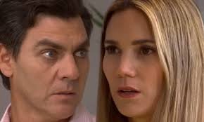 Mike rechazó hablar con Macarena tras su regreso de Europa