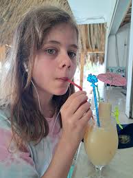 Part of last nights Creta music night at the Car park , thank you Manolis  Souladakis for the video , will keep the group imformed of the next one.