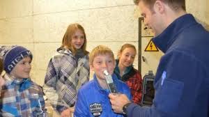 Von der leyen ging das sensible thema kinderpornografie im internet mit gutem willen, aber wenig fingerspitzengefühl an. Arztkittel Oder Handschellen Grenzecho