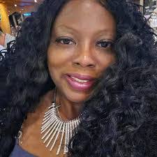 Brandi Hinds's Instagram, Twitter & Facebook