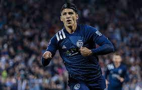 Alan pulido izaguirre (born 8 march 1991) is a mexican professional footballer who plays as a striker for major league soccer club sporting kansas city and the mexico national team. Alan Pulido Sporting Kansas City