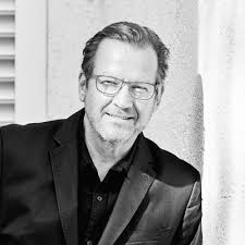 wearesaatchi #leaveamark #nothingsisimpossible #oneteamonedream #saatchi  #powerofone #publicisgroupegermany