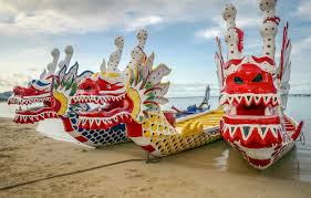 Its current iteration is an amalgamation of although the dragon boat festival has a long history, it has not always found favor with the chinese authorities. Chinese Dragon Boat Festival Gokunming