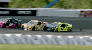 Exclusive Watch Ryan Blaney Make Contact With Kyle Busch Nascar En Espanol