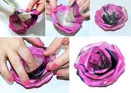 Bonitas flores con papel periodico. Planeta Virtual Como Hacer Un Ramo De Flores Con Papel De Periodico