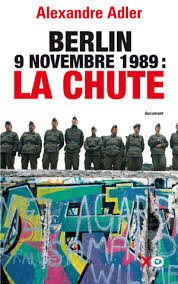 Il faudra attendre le 9 novembre 1989 pour que ce mur de la honte soit finalement détruit morceau par morceau. Berlin 9 Novembre 1989 La Chute Xo Editions