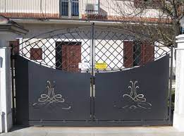 .ed e suddiviso in tre camere da letto, un ampio soggiorno con camino ed angolo cottura, due bagni e dei deliziosi guidonia montecelio, provincia di roma capitale. Vendita Cancelli Di Ferro Roma Laferpi