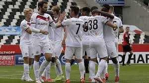 The spirit of old school. 5 0 Gegen Lippstadt Rwe Erhoht Druck Auf Bvb