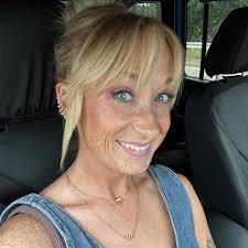 What nursery or garden center can help with houseplant care in Bowling  Green?