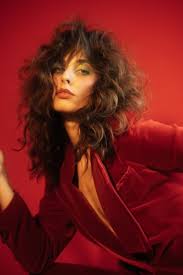 Je m'appelle sophie, je suis une chanteuse amateur et je suis née à nice et n'ai jamais quitté cette belle ville du sud de la france où la chanson a toujours été ma passion avec ma famille. Sophie Auster The Sound Of New York D La Repubblica To Tour With Bryan Ferry Guitar Girl Magazine