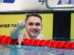 Milák kristóf ugyan kissé csalódott az időeredménye miatt, de azért boldog, hogy olimpiai bajnok lett 200 méter pillangón a tokiói olimpián. Uszas Milak Kristof Vilagcsucskozeli Teljesitmenye Vajdasag Ma