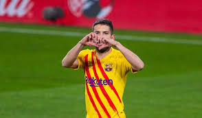 Teenager ilaix moriba scores his first barcelona goal to help them beat osasuna and move back to within two points of leaders atletico madrid. Tebqzmgeyq3mnm