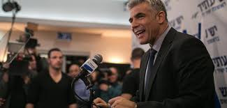 Yair lapid was born on november 5, 1963 in tel aviv, israel. Populist In Der Zange Von Populisten Netanjahus Koalitionsbestrebungen In Israel Dis Orient