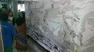 Check spelling or type a new query. Banjir Surut Muncul Lukisan Aneh Di Tembok Rumah Warga Tribunnews Com Mobile