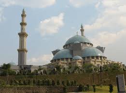 Masjid ubudiah, kadang kala dikenali sebagai masjid diraja ubudiah ialah sebuah masjid negeri di bukit chandan, kuala kangsar, perak yang dianggap salah satu masjid terindah di malaysia dan merupakan simbol kebanggaan dan kepercayaan untuk kaum muslim di perak. Masjid Terindah Dan Termegah Di Malaysia