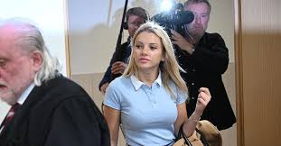 Tommi hat sich nicht nur gisele anvertraut, er hat auch evelyn zur seite. Big Brother Evelyn Burdecki Ungeschminkt 37 Evelyn Burdecki Ideen Evelyn Burdecki Dschungelcamp Let S Dance Big Brother Canada 9 Fans Voted For Kiefer Collison To Be The Team Defender Captain Shiro Shini