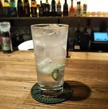 rosa49さんはinstagramを利用しています 小田原 ダイニングバー moory モーリー 7月に開店したばかり 深夜まで営業しているとのことで barと食事処を兼ね備えたようなお店 幅広のロングカウンター フードメニューもたいへん豊富 もし小田原在住であった