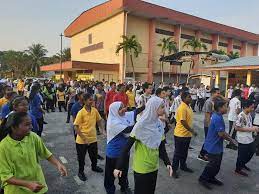 Ada banyak acara yang menari seperti bawa bola dalam sudu, berlari dalam. Hari Sukan Sekolah Menengah Kebangsaan Subang Jaya Facebook