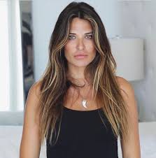 Golden blonde highlights for chestnut brown. The Money Piece The 1 Balayage Trend You Have To Try This Summer Bangstyle House Of Hair Inspiration
