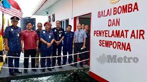 Bunyikan penggera kebakaran talipon 999 ( bomba dan penyelamat ) keluar dari bangunan dengan cepat jangan potong memotong. Balai Bomba Atas Air Pertama Di Malaysia