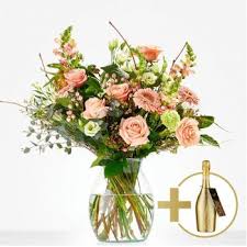 When reaching out to loved ones across the world, we know what it takes to turn a simple bouquet into a heartfelt gesture. Flower Delivery Holland Online Florist Holland