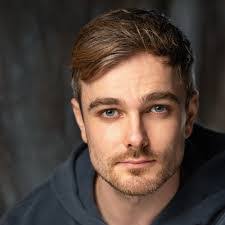 Aaron Walpole's Instagram, Twitter & Facebook