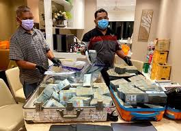 Dari pekerja kedai runcit ke seorang pegawai polis. Bukit Aman Temui Wang Tunai Rm2 5 Juta