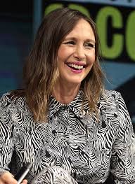 Short blonde straight hairstyle with dark roots /getty images. Vera Farmiga Wikiwand
