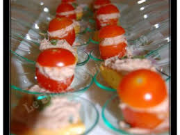 Tomates Cerises Farcies Aux Rillettes De Thon And Co Sur Cuilleres Aperitives Recette Par Le Blog De Swi Rillettes De Thon Aperitif Tomates Cerises Farcies