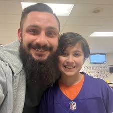 ISO handyman to seal corners of gutters. Please comment or message me,  thanks. I'm located in Greensburg PA