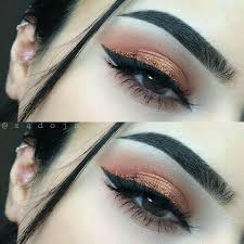 Pin By Mavi Ruya On Makyaj Fikirleri Natural Eye Makeup Glitter Eye Makeup Oil Makeup Remover
