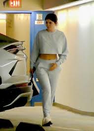 Jan 13, 2021 · kylie jenner has grown from teen reality star to a billionaire in over a decade, and with that evolution came a fashion transformation. Kylie Jenner Summer Outfits 2018