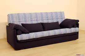 Esiste matrimoniale (140 o 160 cm) e singolo, anche senza braccioli, per adattarsi ai piccoli spazi. Un Divano Letto Matrimoniale Con Apertura A Libro Idfdesign