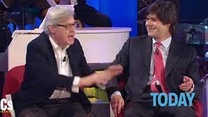 Vittorio sgarbi è uno dei critici d'arte più noti del nostro paese ed anche un personaggio televisivo di primo piano. Vittorio Sgarbi Rinnega Il Figlio In Diretta Tv E Stato Uno Sbaglio Non Voglio Essere Padre