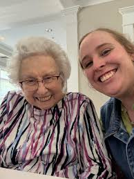 We got in the spirit of St. Patrick's Day by making shamrocks out of  buttons!!😆