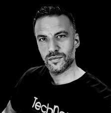 Ryan Phillips (Uncanny Harry)