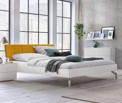 Das kopfteil könnte zu hoch sein und verhindern. Stabiles Einzel Und Doppelbett In Weiss Mit Samt Kopfteil Akuma
